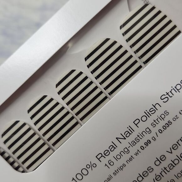 New and sealed Color Street Retired Between the Lines - Picture 3 of 3